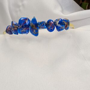 opaska metalowa złota z niebieskimi kryształkami i płatkami kwiatów