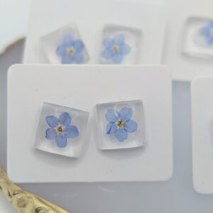 kolczyki sztyfty kwadratowe z niezapominajką