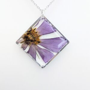 naszyjnik srebrny romb z fioletowym kosmosem